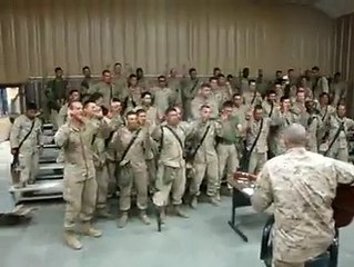 ¿¿¿ HABÍAS VISTO ALGO ASÍ ???, SOLDADOS ESTADOUNIDENSES CANTÁNDOLE A DIOS.