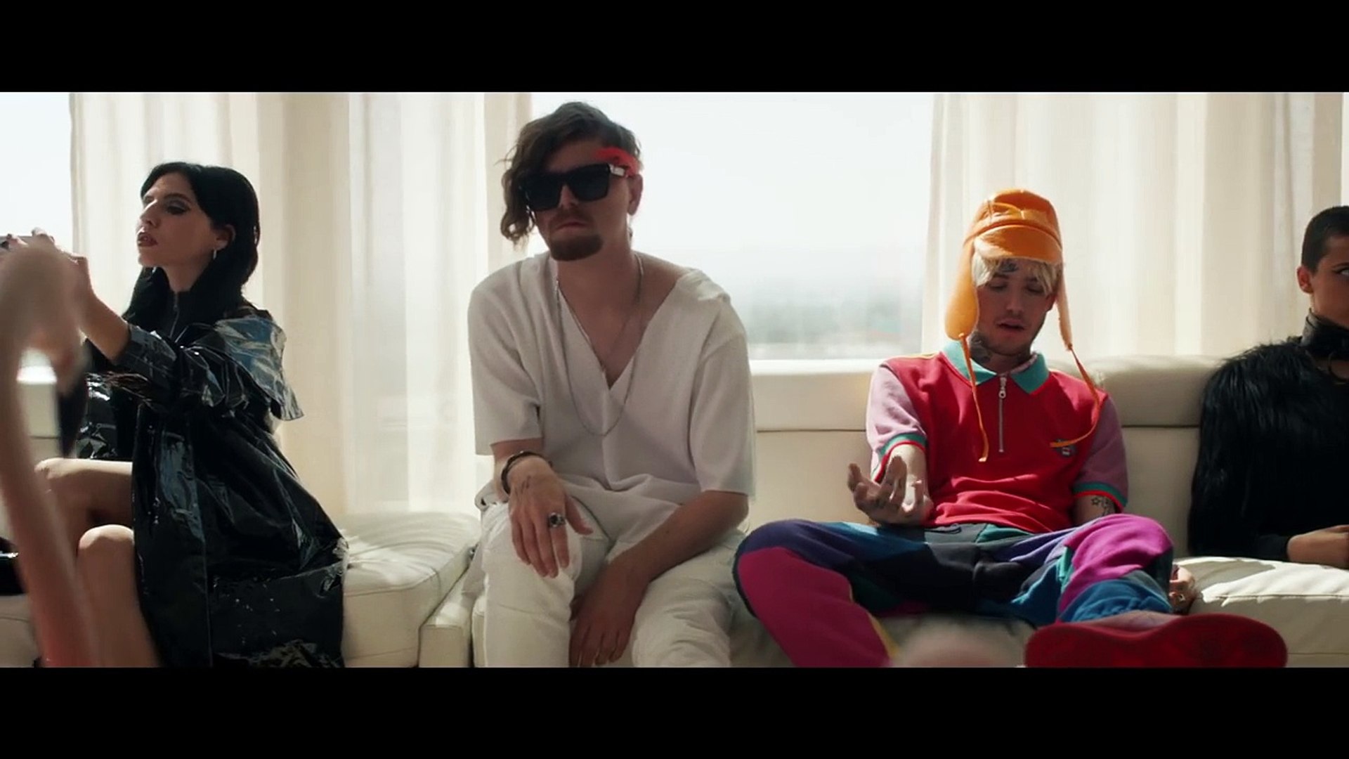 Пипа девушки. Girls feat horsehead перевод. Girls feat horsehead перевод. Lil peep horsehead. Lil peep feat.