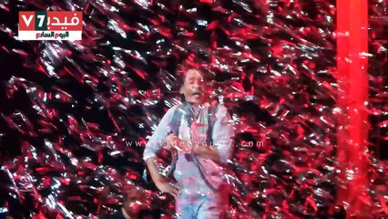 محمد منير يغنى "الدنيا ريشة" لايف