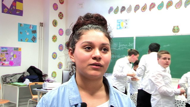 Béatrice Gille visite l'UPE2A du collège Raymond-Poincaré à La Courneuve