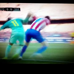 Patada de Saúl Ñiguez a Neymar