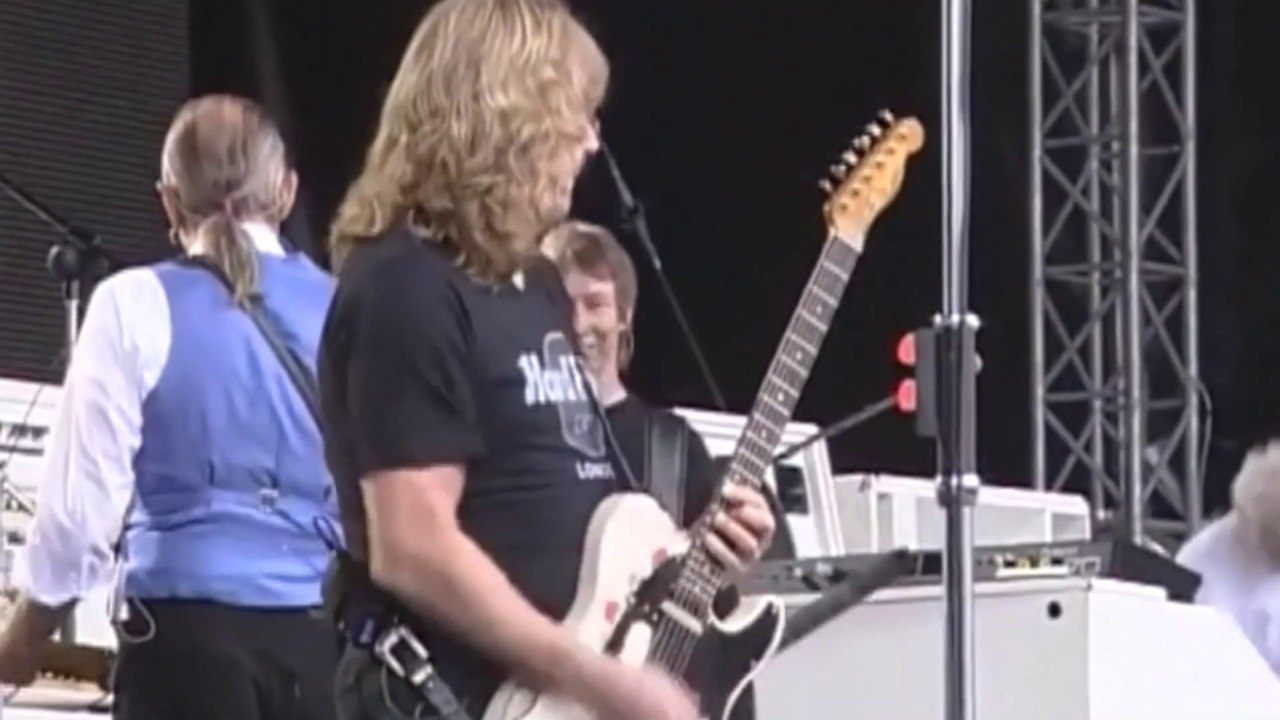 Status Quo Live - Caroline(Rossi,Young) - Alton Towers,Stoke,June 26-5 2004