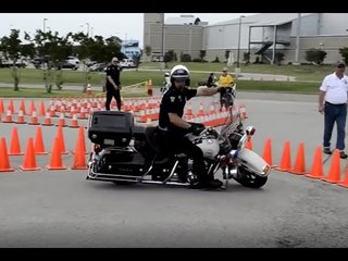 Cop Shows Off His Motorbike Skills