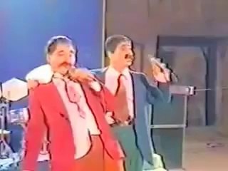 Армянские парни поют российские песни без акцента и с приплясом ))))