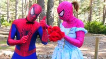 Джек Фрост и Эльза замороженные живые поцелуй! ж/ Человек-паук и Человек-паук розовый пузырь камедь машина