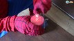Человек-паук и замороженные elsa против пиццы Пранк! ж/ розовый Человек-паук Анна и шутник! Супергерой удовольствие в