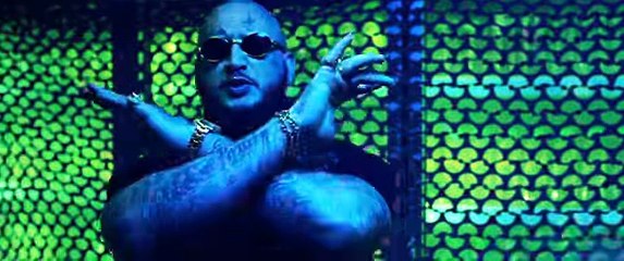 Seth Gueko Ft. Kaaris - C'est Pas Pareil (Remix) [Clip Officiel]