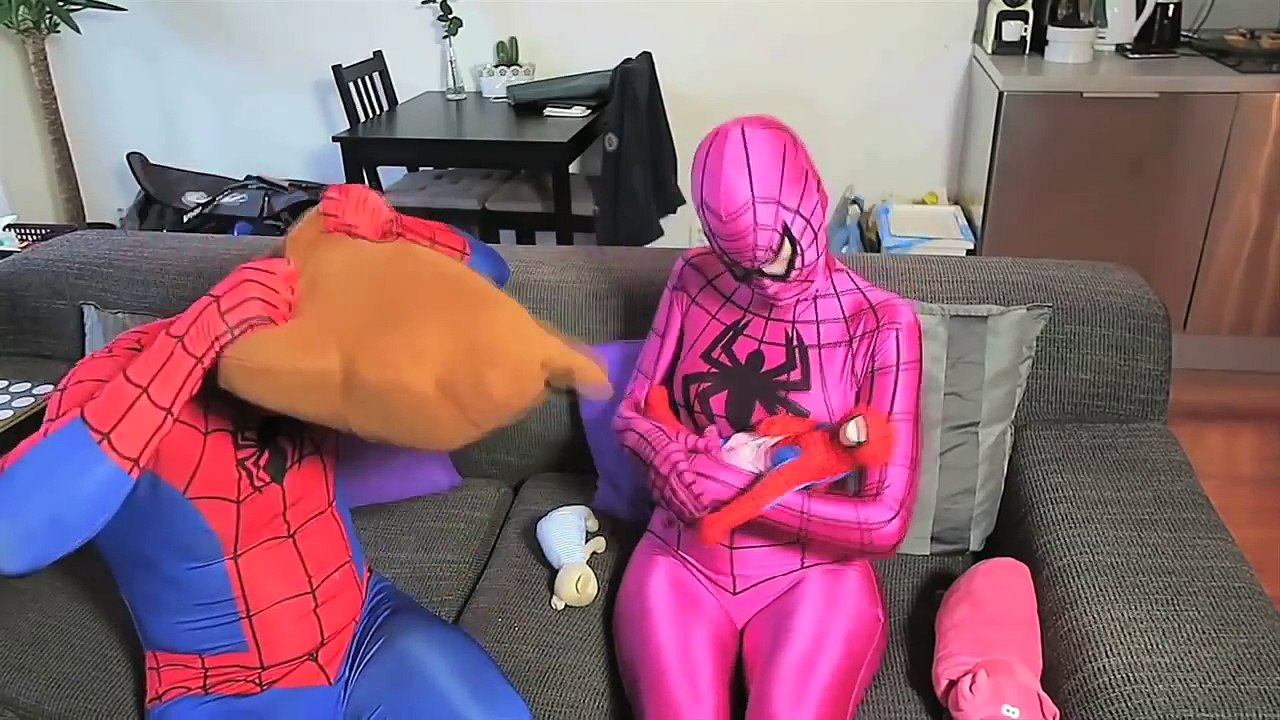 Spiderman Kissing Rapunzel? w/ Frozen Elsa, Tangled, Joker! Superhero Fun!