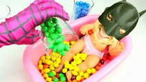 Bad Baby Doll Learn Colors Bath Time with M&Ms Candy - Fun Learning Colors for Kids