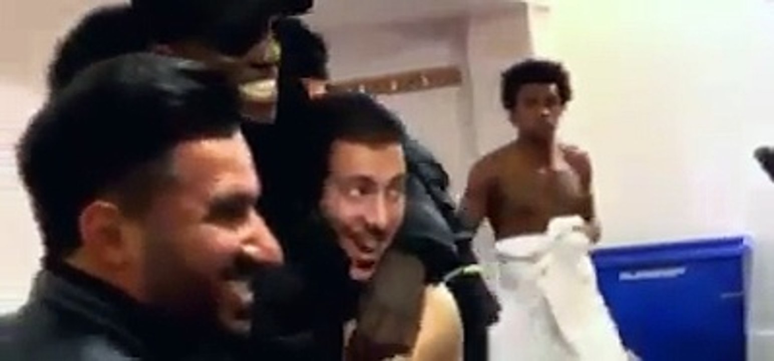 Vidéo - L'incroyable accueil réservé à Demba BA par ses anciens coéquipiers à Chelsea.