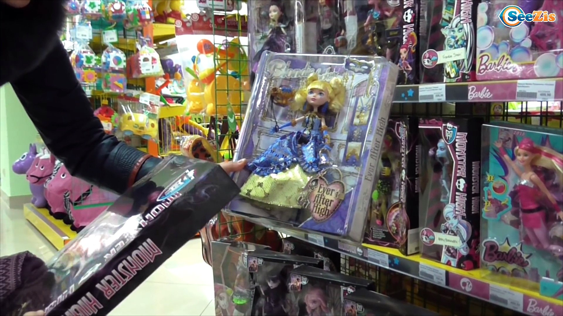 ⁣✔ Кукла Монстер Хай. Ярослава покупает в магазине новую Игрушку / Monster High Howleen Wolf Doll