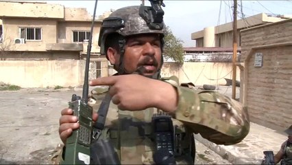 Iraqi troops close on government buildings in west Mosul