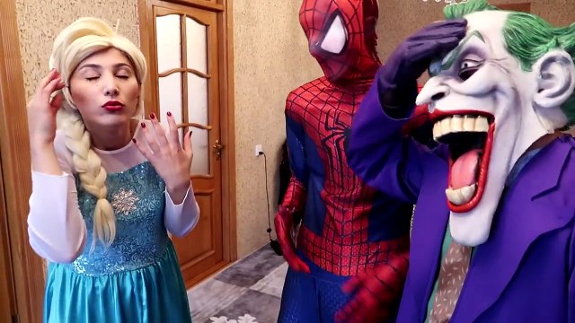 Frozen Elsa EATS CHRISTMAS TREE! w/ Santa Claus Spiderman Joker Kidnaps Hulk Doctor Superh