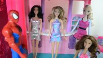 Barbie Leticia faz festa na Casa Da Barbie para responder SIM ou NAO ao Ken!? Em Portugues