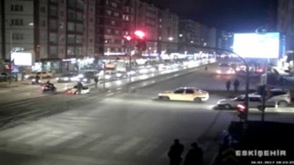 İki Motosikletin Kafa Kafaya Çarpışması Mobese'de