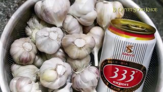 Pour the beer into the garlic for 10 days already spent eating