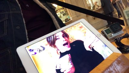 Emma Watson donne des conseils pour 2$ dans un supermarché !