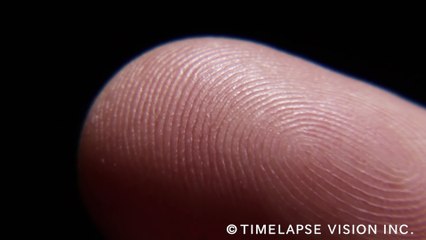 Sueur des empreintes digitales filmée au ralenti !