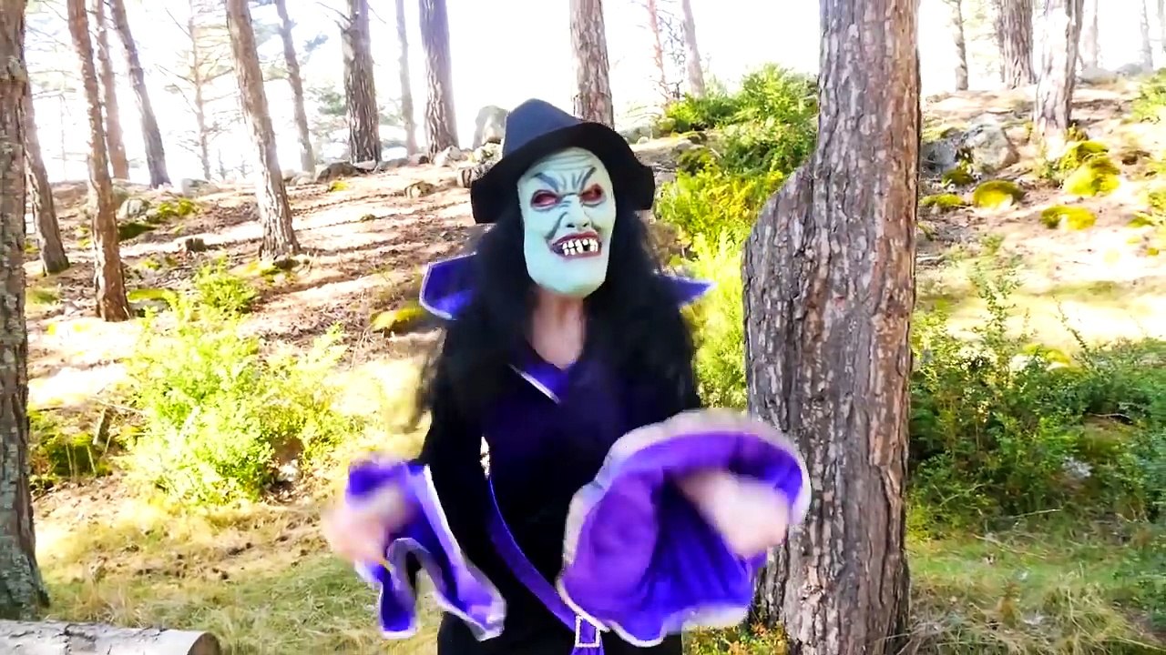 Замороженные Эльза и Анна Вт/ розовый Человек-паук против зомби! Футов Джокер и Человек-Паук супергерой удовольствие в реа