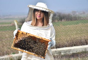 Üniversiteli Elif, Babasıyla Arcılık Yapıyor