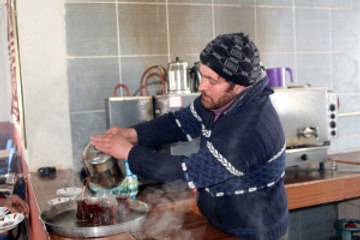 5 Dil Bilen Çaycı !