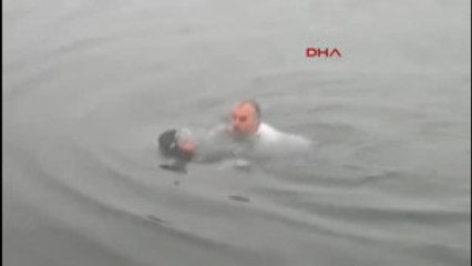 Kocaeli Kadın Dalgıç Fenalaşınca Başkan Denize Atladı Ek Görüntülerle