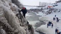 Van Buz Tutan Şelaleye Nefes Kesen Tırmanış