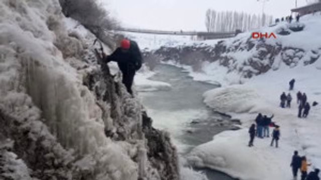 Van Buz Tutan Şelaleye Nefes Kesen Tırmanış