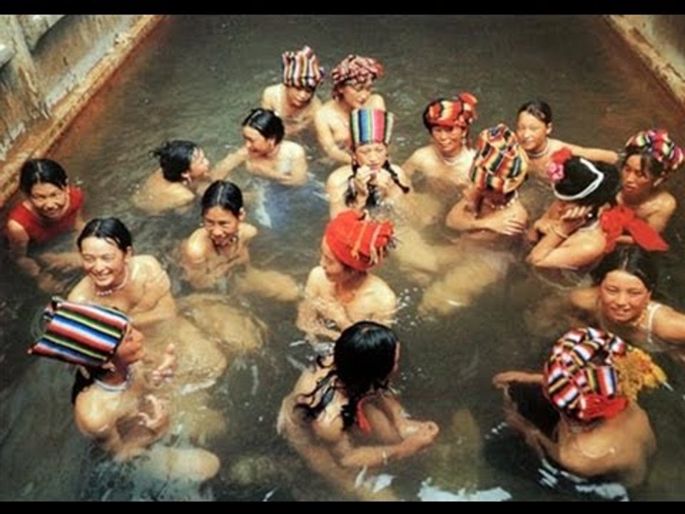 Vương quốc phụ nữ - Nơi phụ nữ thoải mái cặp kè với nhiều nam giới