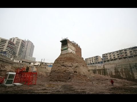 Chuyện lạ có thật - Những ngôi nhà lầy lội nhất quyết không chịu giải tỏa