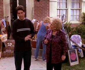 Szeretünk Raymond!  S02 23 A Kiárusítás