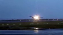 Amazing pilot skills to save plane from crashing - Planes Failure Landing