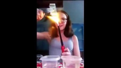 Deney Yapmak İsterken Ters Köşe Olan Kız