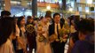 Trường Giang – Nhã Phương bị fan bao vây sau lễ trao giải Mai Vàng 2016