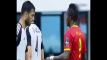 حارس المنتخب يتصدي لفرصة غينيا