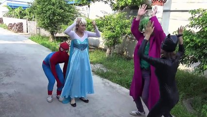 Замороженные elsa проблемы в школе! Учитель злится! Читы Джокер и Человек-паук смеется смеш