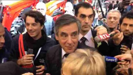 Fillon no se retirará de la carrera presidencial, pese a haber sido convocado como imputado