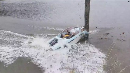 Avec son bateau il va s'écraser contre un poteau... Choc violent