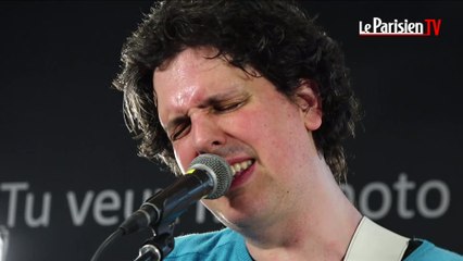 Saule chante « L.C. » en live au Parisien