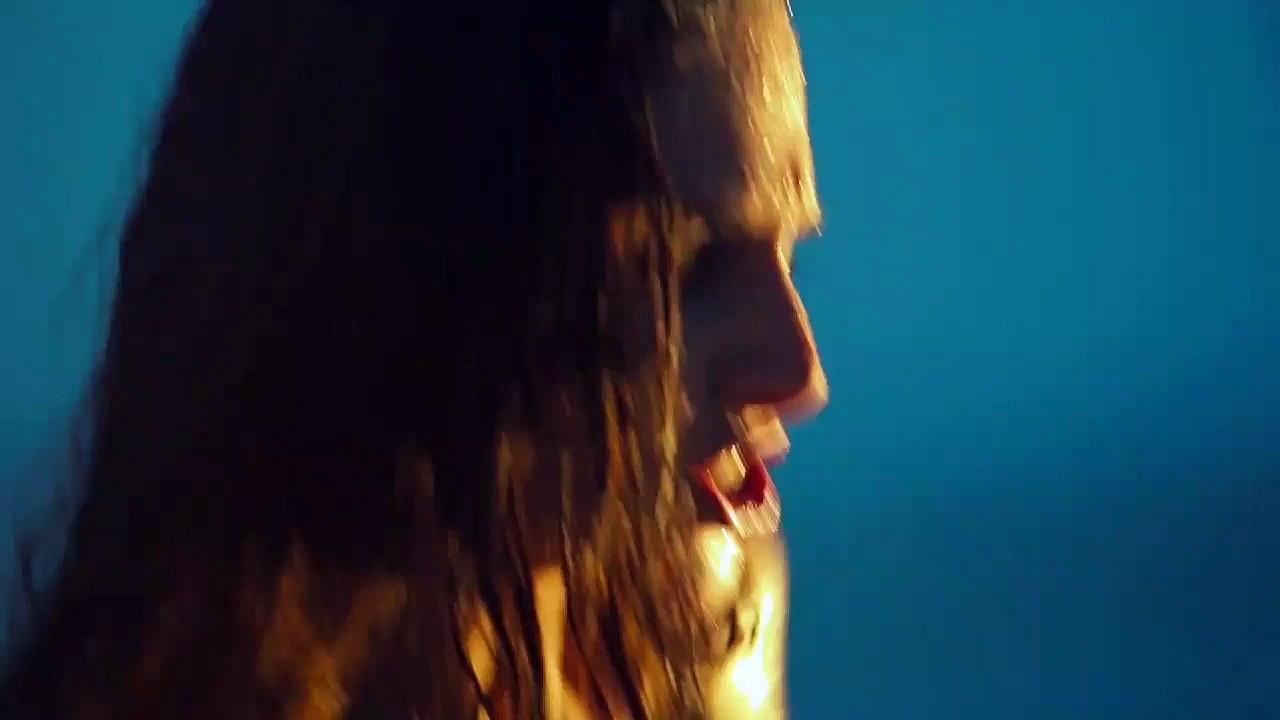 Nuria Fergó adelanto videoclip "Bailando bajo la lluvia"