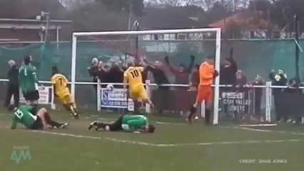 Crazy Goalkeeper Attacks The Post With His Head!