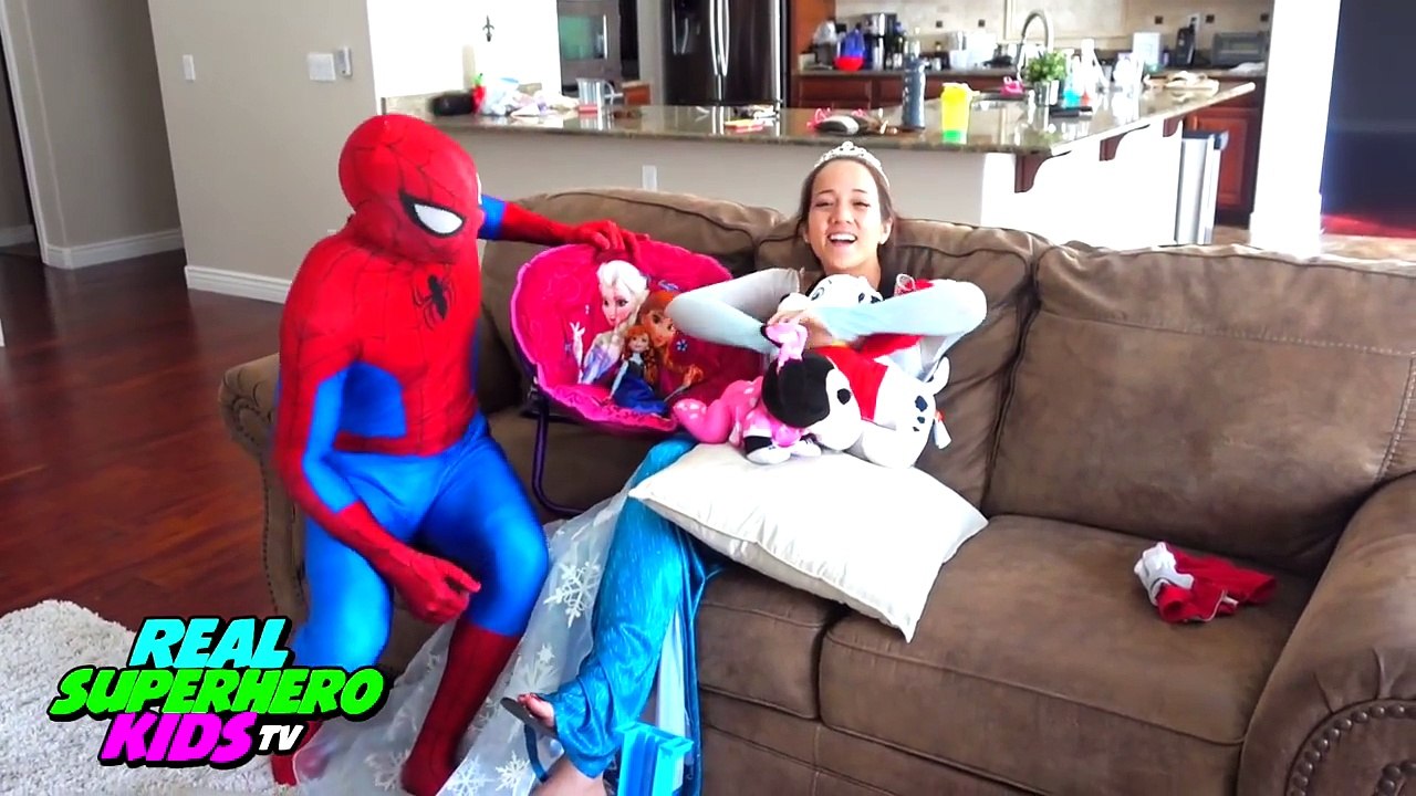 PREGNANT FROZEN ANNA VOMIT Colored Halloween CANDY vs Joker Funny Messy PRANK Superheroes