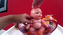 Baby Doll Bathtime Orbeez Bath with Disney Toys Fun for Kids. Learn Colors