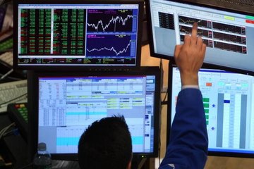 Dow hits 21,000 for the first time ever