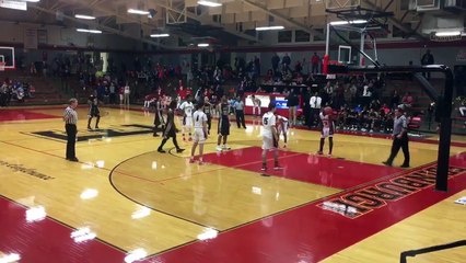 Basket - Un buzzer beater de tout le terrain