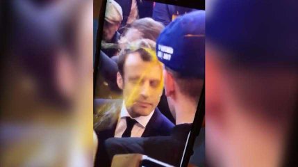 Macron reçoit un oeuf en pleine tête au Salon de l'agriculture