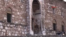 Manisa Tarihi Ulucami'nin Duvarlarında Rutubet ve Çatlaklar