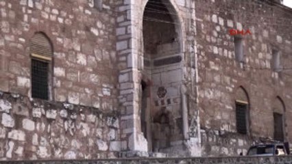 Manisa Tarihi Ulucami'nin Duvarlarında Rutubet ve Çatlaklar