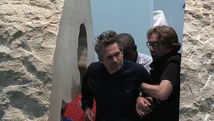 L'artiste Poincheval est sorti de son rocher après 8 jours