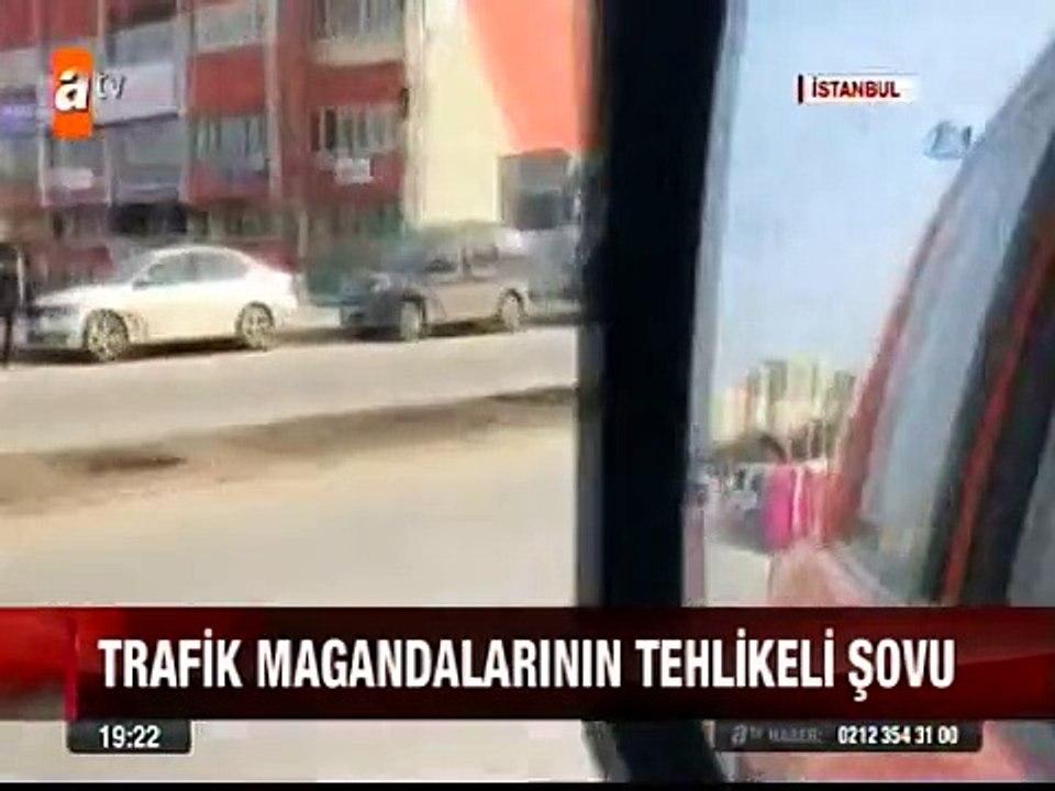 İstanbul E-5'te Trafiğin Ortasında Drift Yaptı!